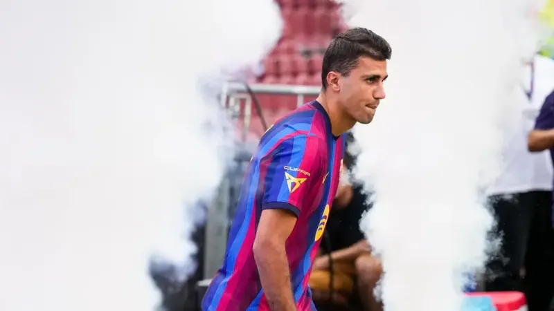 Ovación atronadora a Rodri y pitos para De Jong