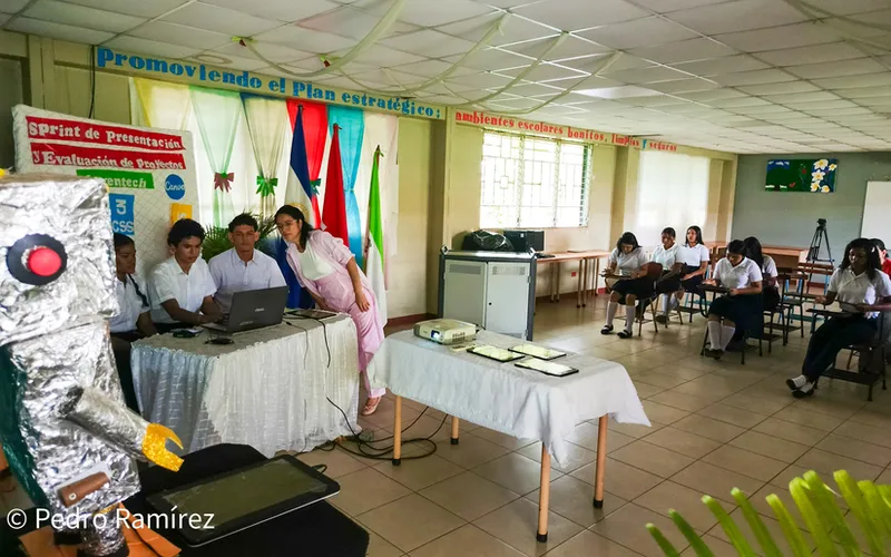 Jóvenes impulsan la innovación con proyectos tecnológicos