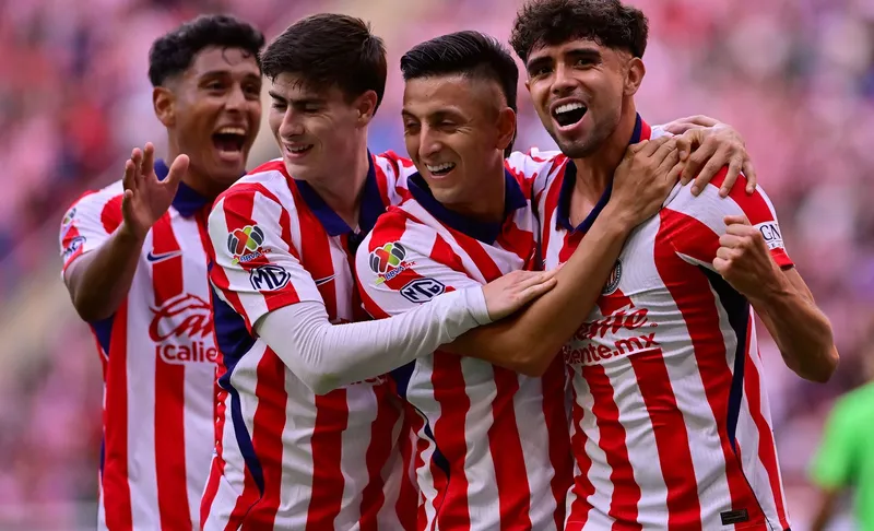 Con zapatazo salvador, Chivas rescató el triunfo ante Juárez