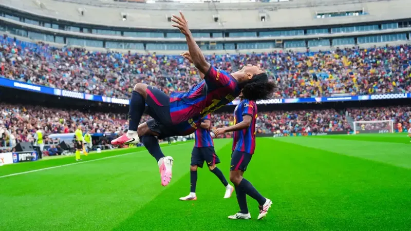 Adeyemi, golazo y voltereta para celebrarlo