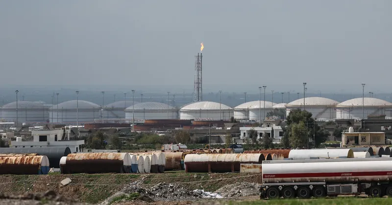 Producción de petróleo de la OPEP se desploma por la caída de flujos de Arabia Saudita, según encuesta