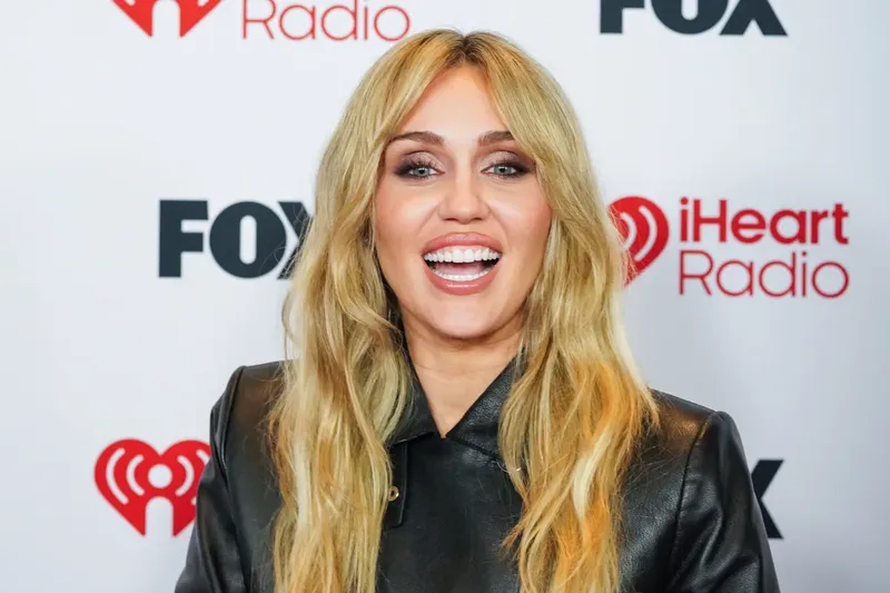 ¿Qué se esconde detrás del nuevo nombre de Miley Cyrus en Instagram?