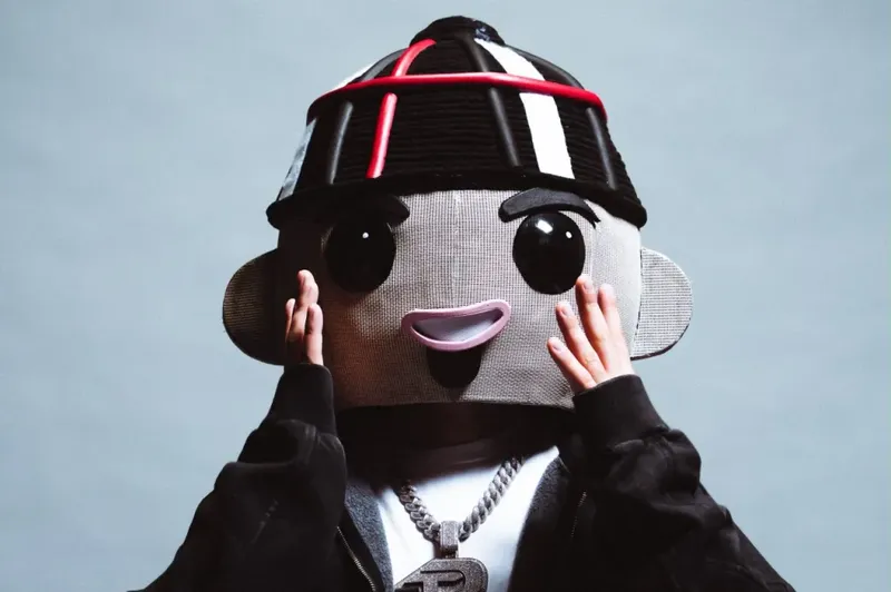Chuyin desenmascara su primer No. 1 en Billboard con ‘Pues Qué Le Hago?’