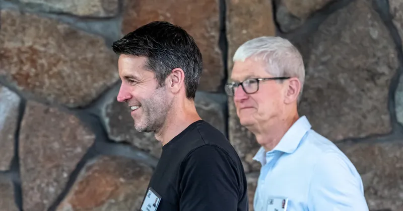 Estos serán los sueldos de John Ternus y Tim Cook en sus nuevos cargos en Apple