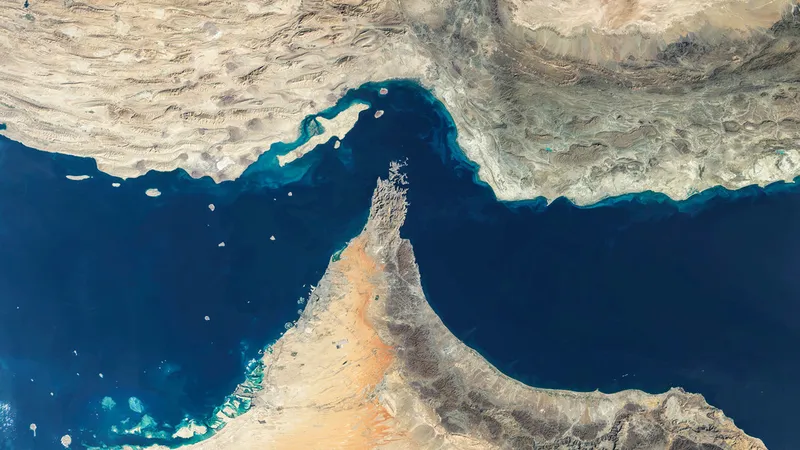 "No necesitamos estrechos, no necesitamos nada", dice Trump mientras bombardea Irán