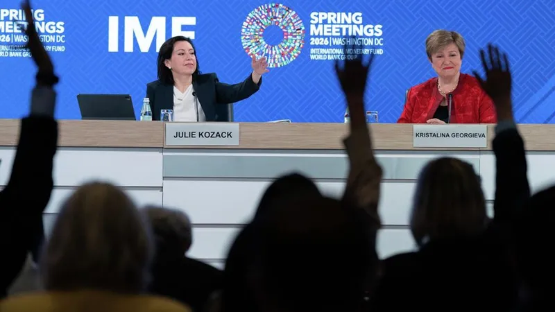 ¿Qué relación tiene que Argentina alcance la meta de reservas internacionales netas con su lazo con el FMI?