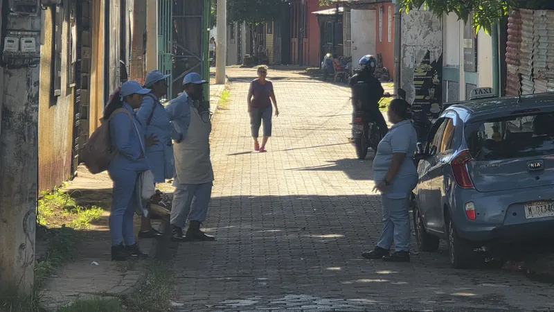 Jornadas de fumigación llevan protección y salud al barrio Jorge Dimitrov