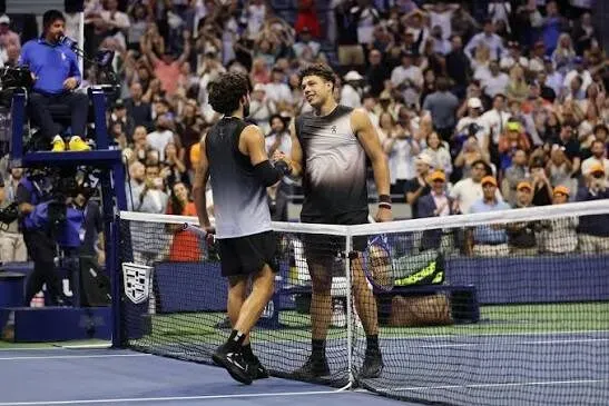 Alcaraz fuera del US Open, Shelton avanza a semifinales