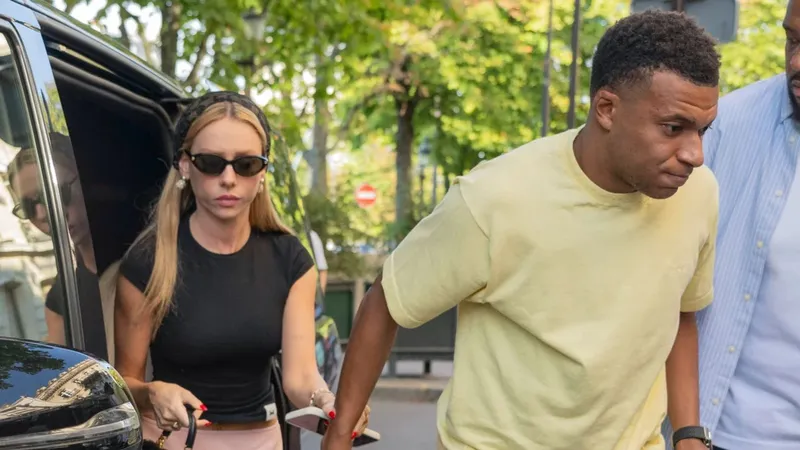 Ester Expósito y Kylian Mbappé, de regreso a París tras el Mundial, disfrutan de una salida de compras