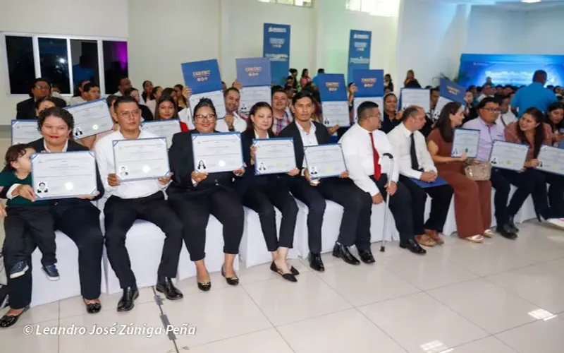 487 docentes se gradúan en INATEC tras año y medio de formación