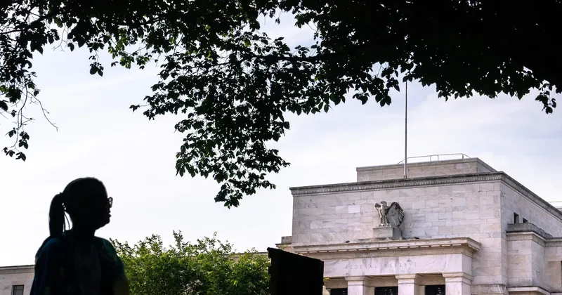 Los rendimientos de bonos del Tesoro de EE.UU. suben tras alza de tasas de la Fed