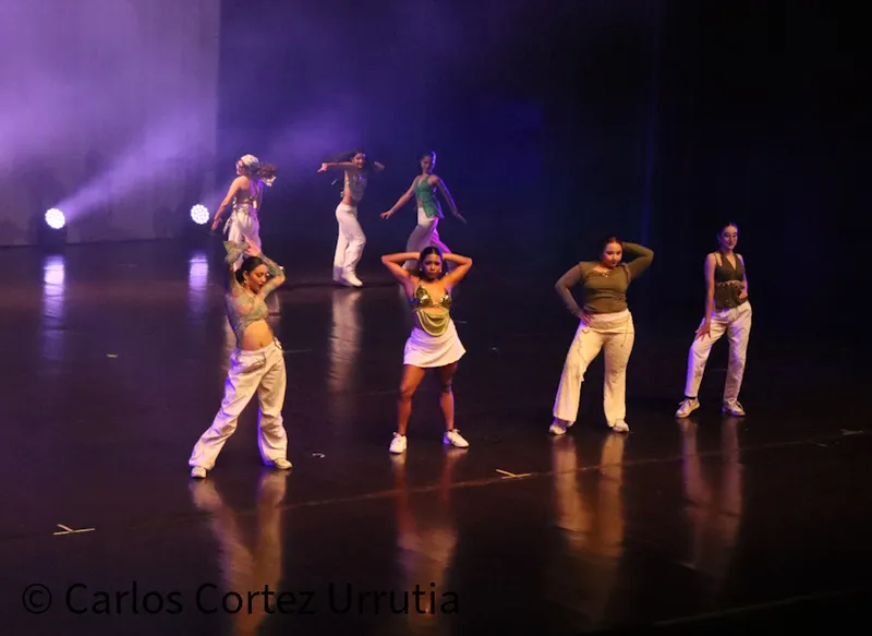 175 bailarines celebran 25 años de la Academia de Danza