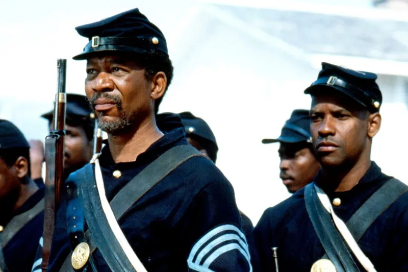 Denzel Washington brilla en una de las mejores películas bélicas de todos los tiempos que ya puedes ver en streaming