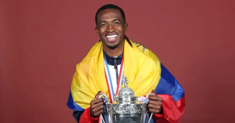 El ecuatoriano Willian Pacho es nominado al Balón de Oro 2026, ¿a quiénes se enfrentará?