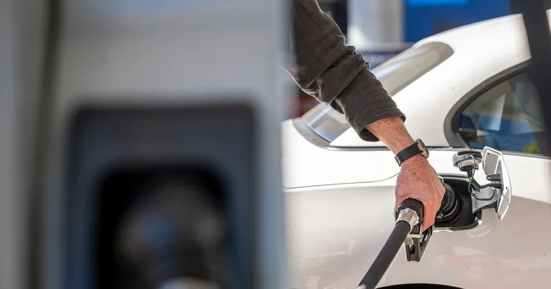 Precio de la nafta en Argentina: ¿está cara o barata, según los analistas?