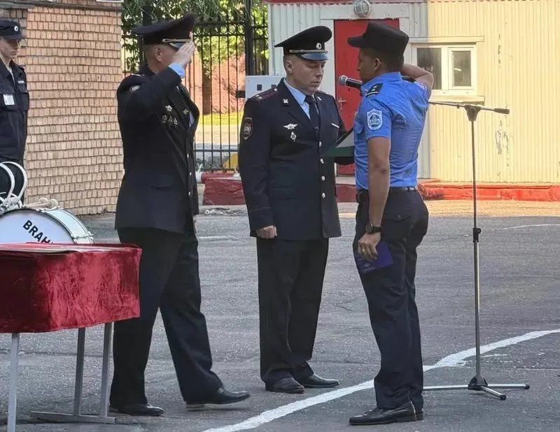 Teniente nicaragüense recibe medalla académica en Rusia