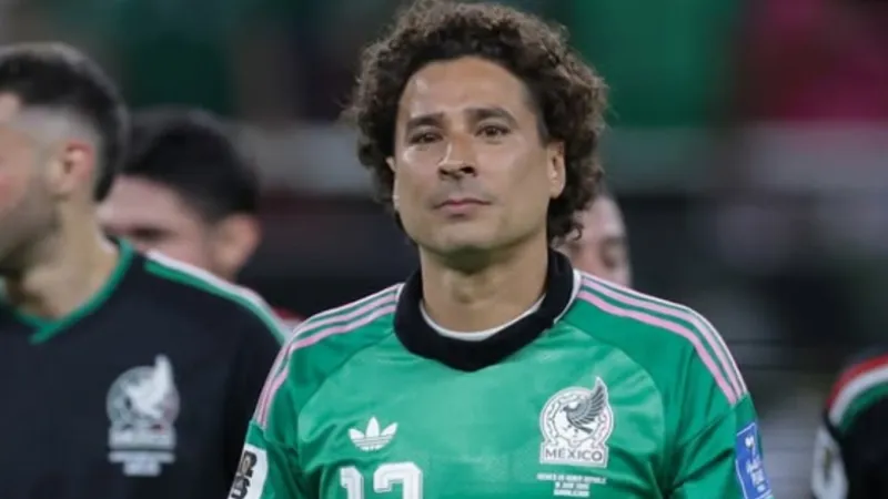 Memo Ochoa festeja el Día del Padre en medio de rumores de que será titular en el partido contra Chequia