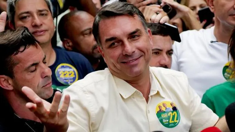 "Brasil ha decretado el fin de la era del Partido de los Trabajadores", asegura Flávio Bolsonaro