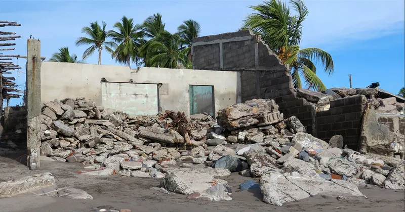 La “doble injusticia” de Cedeño, una comunidad hondureña que desaparece por el avance del mar