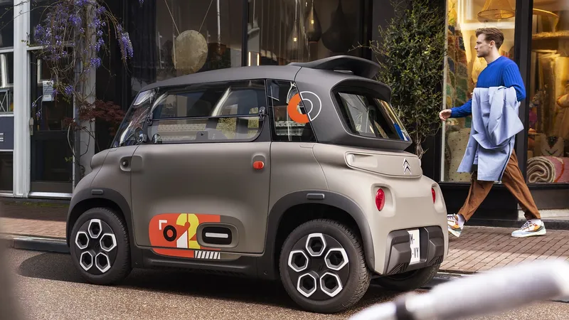 Stellantis cierra la puerta a alternativas ‘clásicas’: sólo habrá eléctricos en su serie de coches más baratos (15.000€)