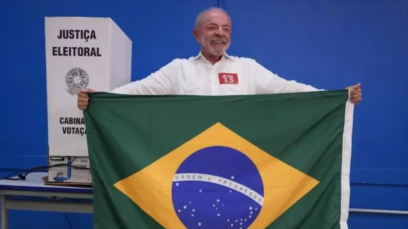 Lula vota y califica al pueblo como “ejército de la democracia”