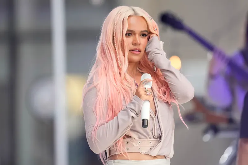 Karol G habla del impacto de sus relaciones con Anuel y Feid en su carrera musical