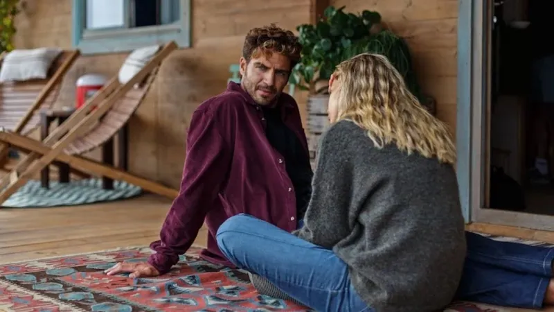 Maxi Iglesias sobre 'Todo lo que nunca fuimos': "No había hecho una película romántica así en mi vida"