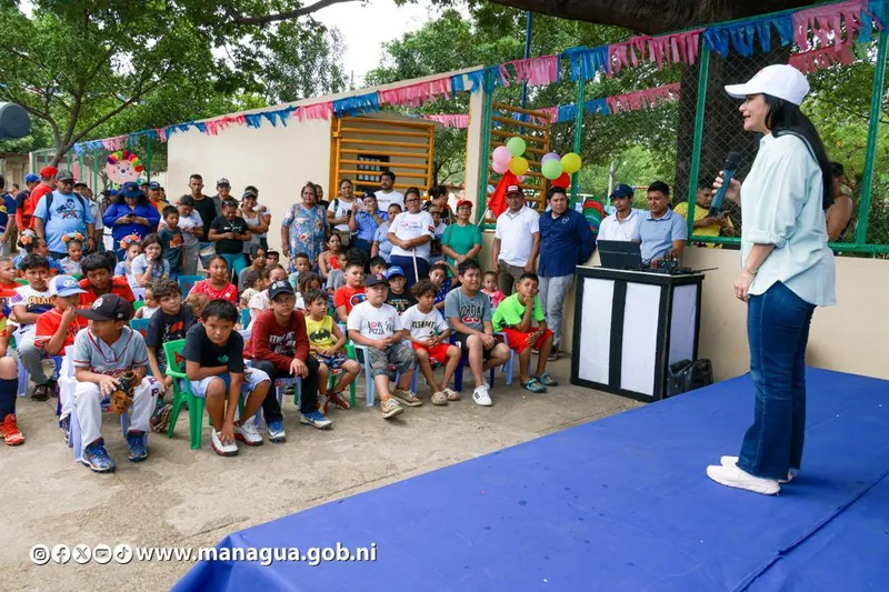 Alcaldía de Managua inaugura obras de mejoramiento en campo deportivo