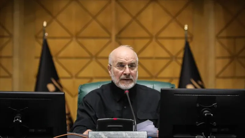 Qalibaf a EEUU: La política de “zanahoria y palo” no surte efecto en Irán