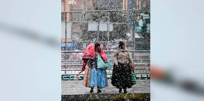 Nieve y temperaturas bajo cero golpean a Bolivia en el sur de Sudamérica
