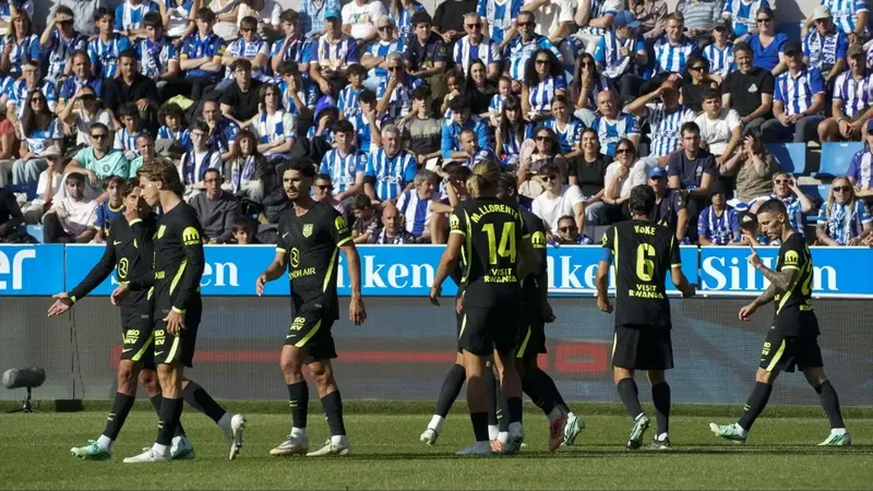 1-2: El Atlético se zafa del agarrón en Mendizorroza