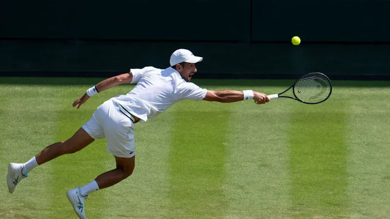 Djokovic y Zverev se juegan el pase a la siguiente ronda de Wimbledon: así puedes ver sus partidos hoy en TV
