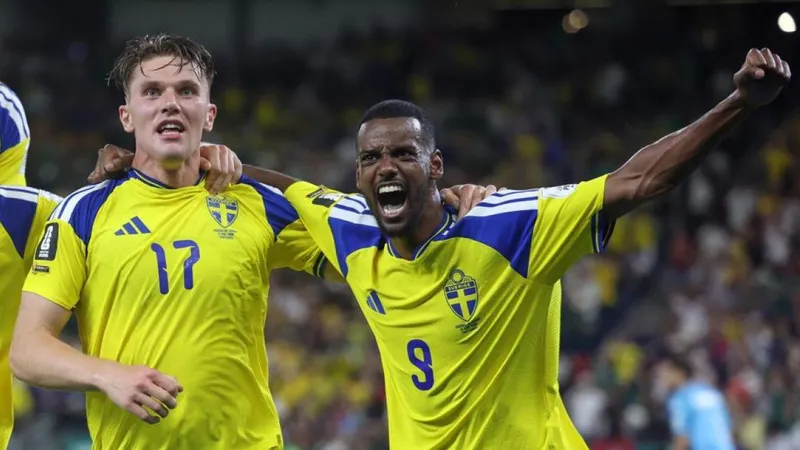 La dupla Gyökeres-Isak se divierte junto a Ayari para endosar una manita a Túnez