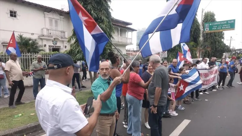 Panameños y cubanos rechazan amenazas de EEUU contra Cuba en Panamá