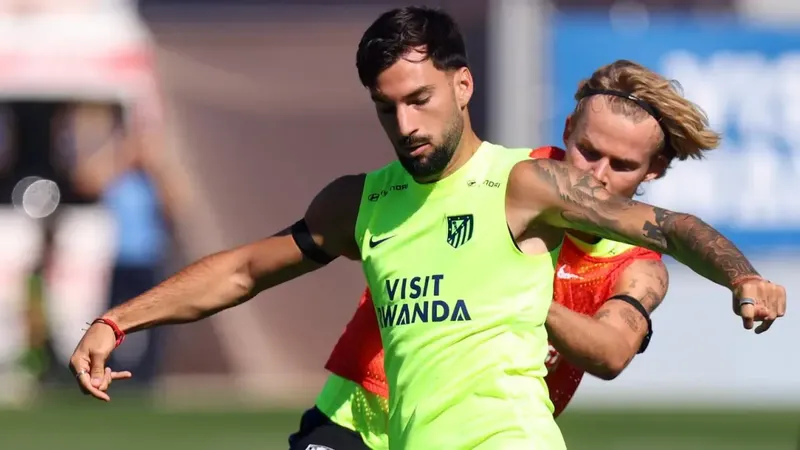 Simeone redibuja el once para suplir las ausencias de Barrios y Julián Álvarez
