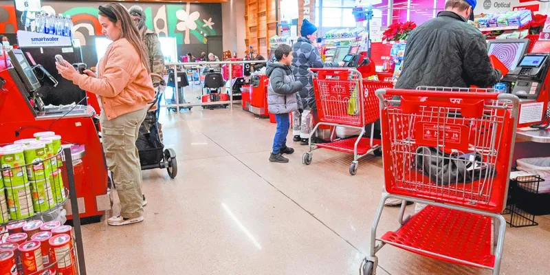 Confianza de los consumidores en EU toca mínimos históricos en mayo