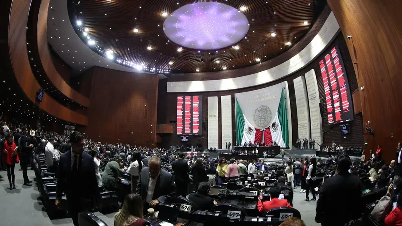 Congreso de México recibe la reforma de Sheinbaum contra la doble nacionalidad para altos cargos públicos