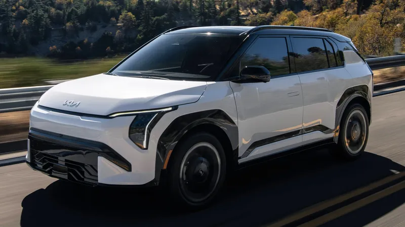 Las 6 tecnologías del Kia EV3 que hacen que conducir un coche eléctrico sea mucho más fácil