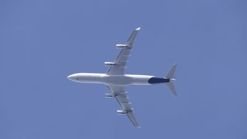 La IA ya llegó a la cabina del avión: la gran pregunta es cuánto tiempo seguirá mandando el piloto