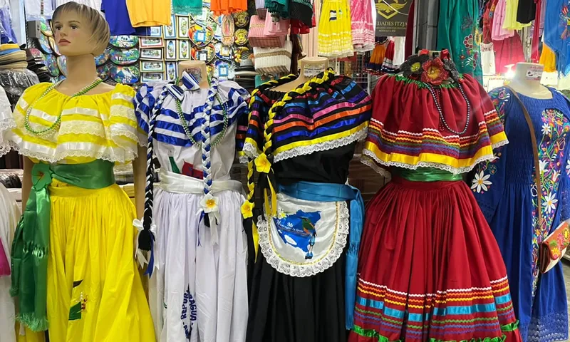 Sombreros y huipiles lideran las ventas en el Roberto Huembes