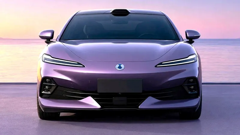 920 km de autonomía y 1.210 CV: BYD se saca de la manga un ‘clon’ de su eléctrico más caro en España