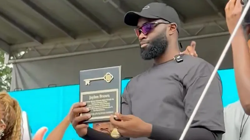 Jaylen Brown recibe las llaves de Boston