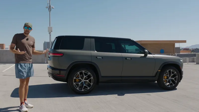 Uno de los primeros dueños de un Rivian R2 cuenta su experiencia tras dos meses conduciéndolo: lo bueno y lo malo