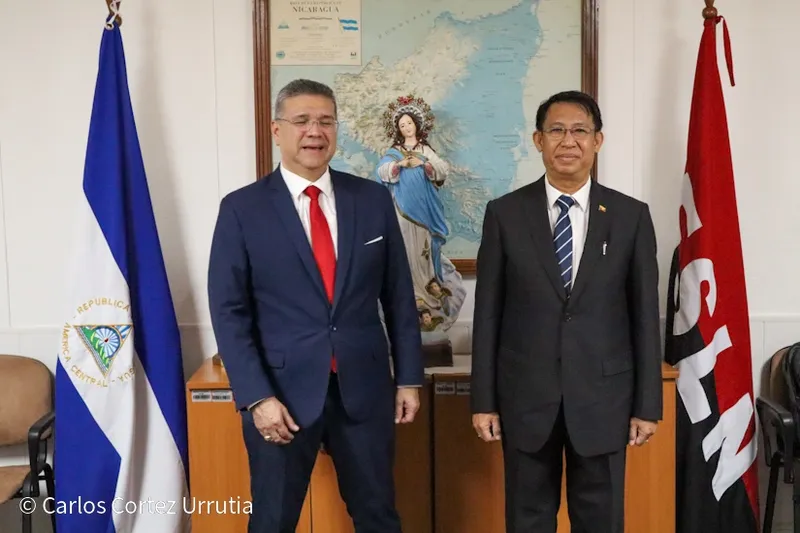 Ministro del MIFIC recibe visita del embajador de Myanmar en Nicaragua