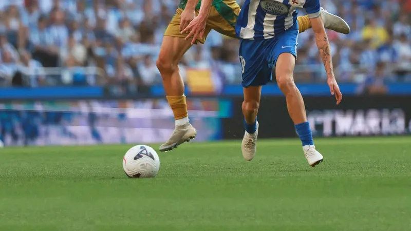 Hoy la TDT autonómica emite más fútbol gratis: puedes ver el Deportivo vs Porto en TV