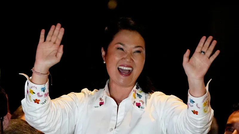 Fujimori triunfa en los comicios presidenciales de Perú