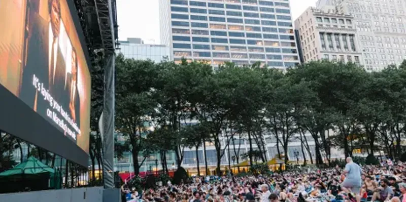 Bryant Park anuncia su esperado cine al aire libre para el verano 2026