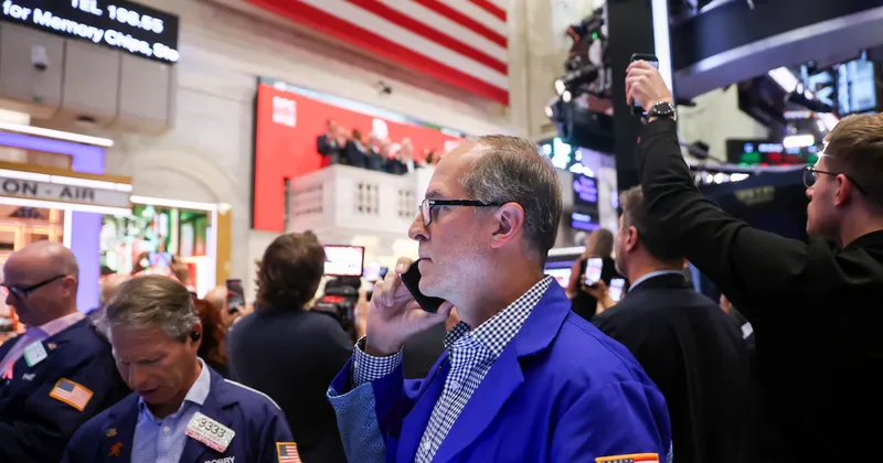 Wall Street inicia el segundo semestre con caídas mientras el mercado sigue intervención de Warsh