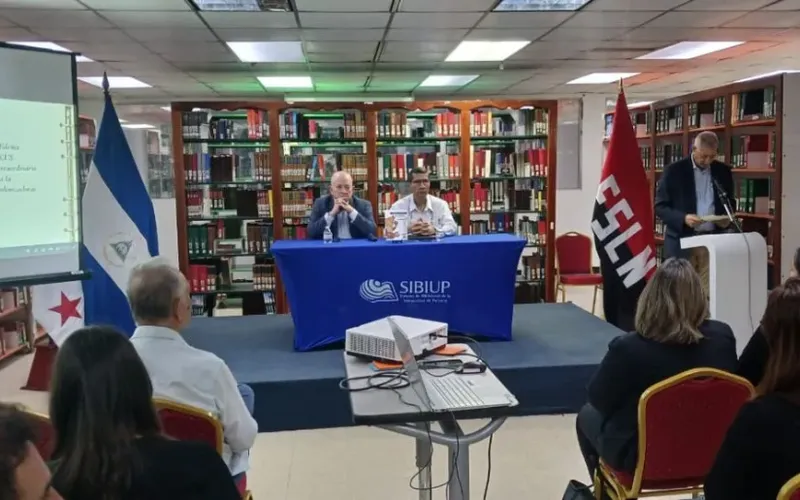 Presentan libro sobre nueva mirada crítica a Latinoamérica