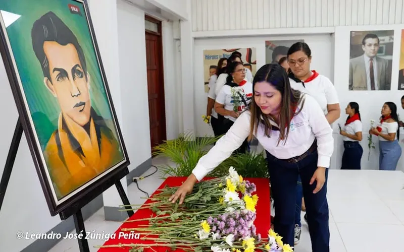 Comunidad universitaria conmemora 87 años del natalicio de Ricardo Morales Avilés